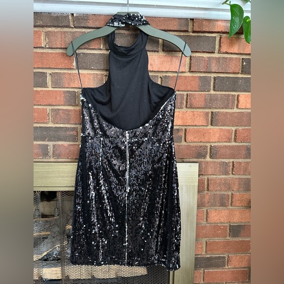 🤩LU LU’S  sequin Body control Backless sparkling mini dress excellent condition - Picture 5 of 7